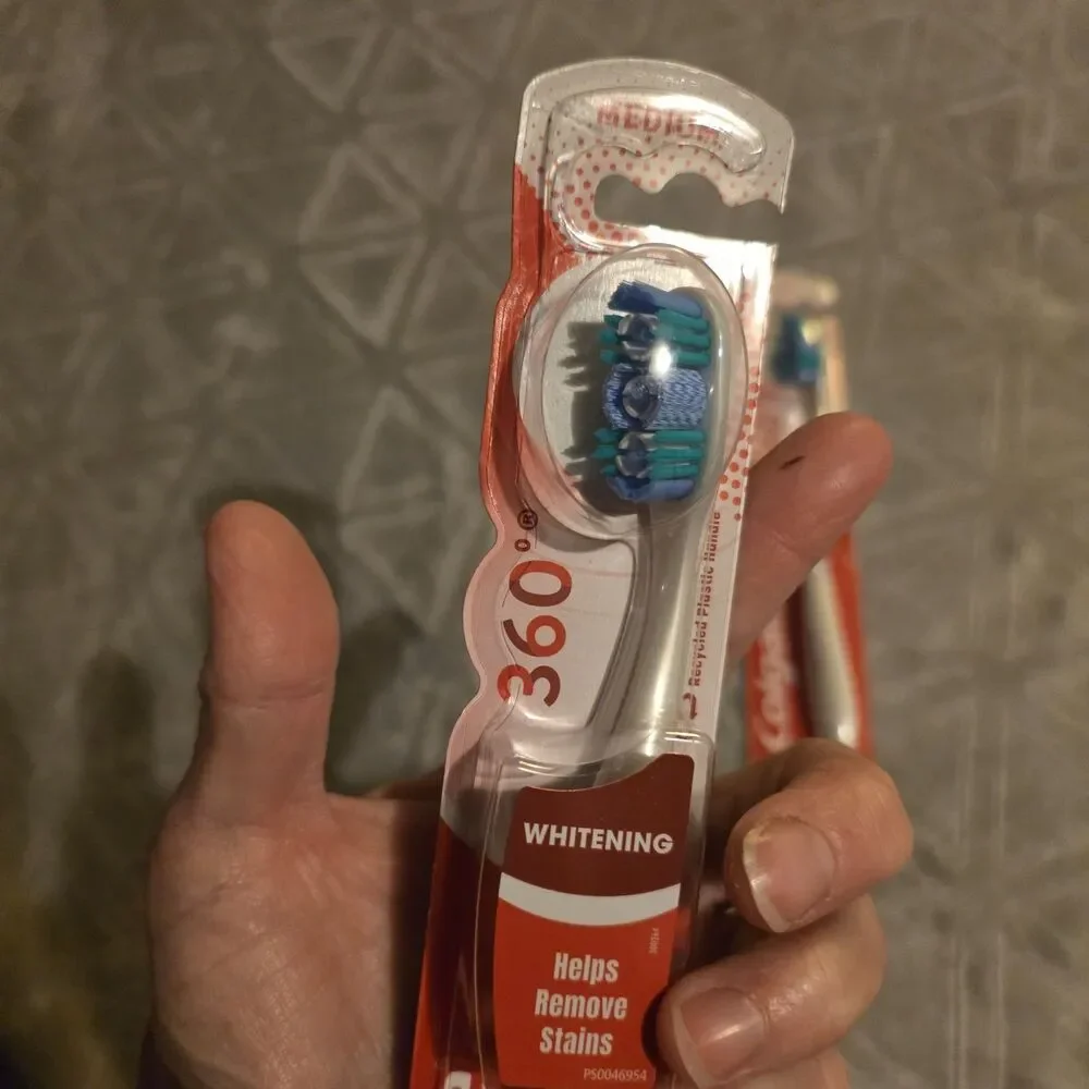 Colgate 360° Whitening Manual Toothbrush, Soft Nylon Bristles White/Blue/Green